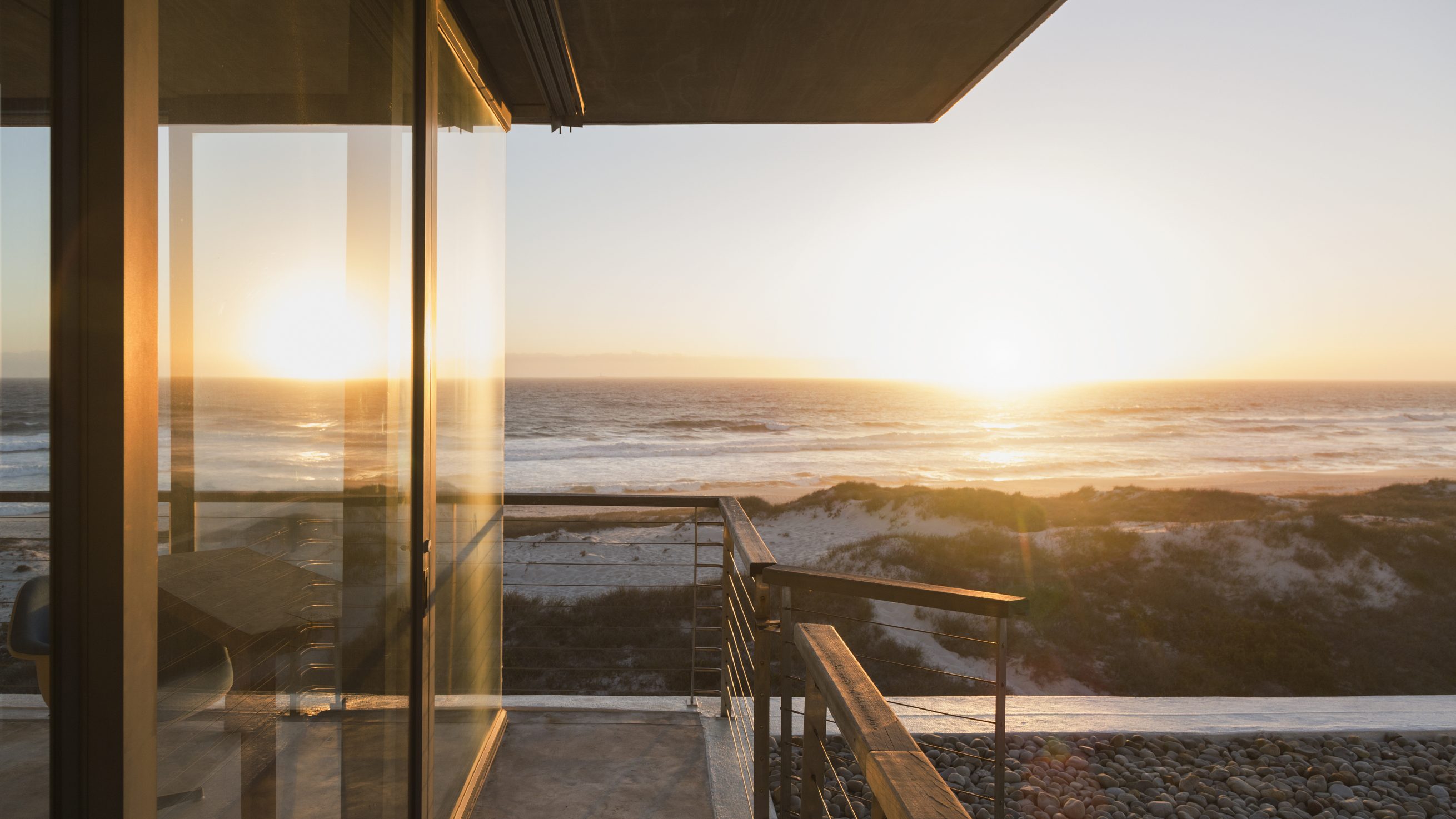 Beachfront Bargain Hunt Discovery UK